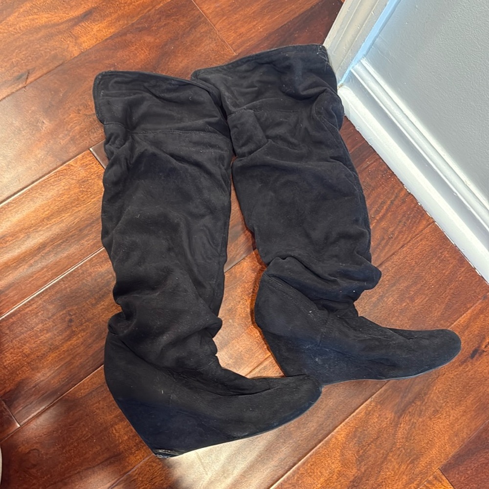Women black boots